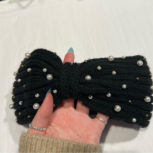 Francescas Black Knit Pearl Head Wrap - Picture 2 of 4